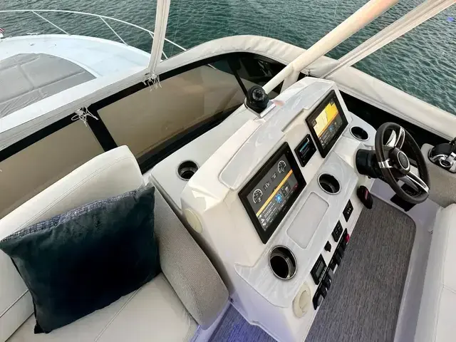 Tiara F44 Flybridge