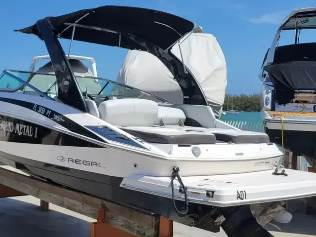 Regal 2500 Bowrider