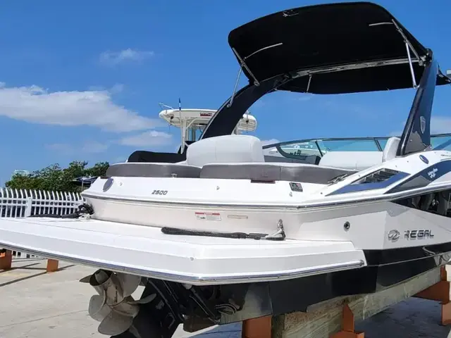 Regal 2500 Bowrider