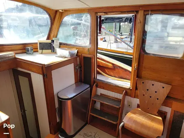 Monk Tri Cabin Canoe Stern Diesel Motor Yacht