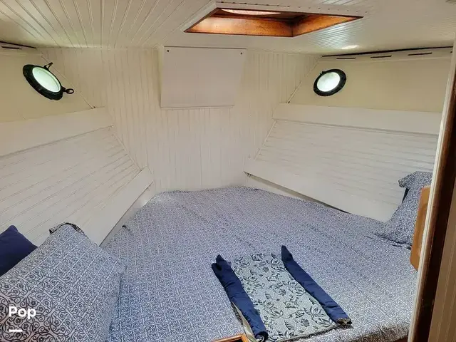 Monk Tri Cabin Canoe Stern Diesel Motor Yacht