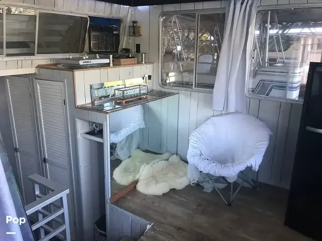 Gibson 36 Houseboat