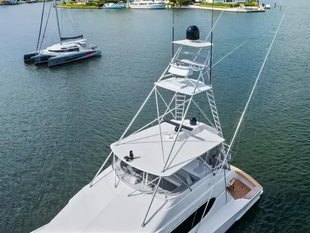 Hatteras 68 Convertible