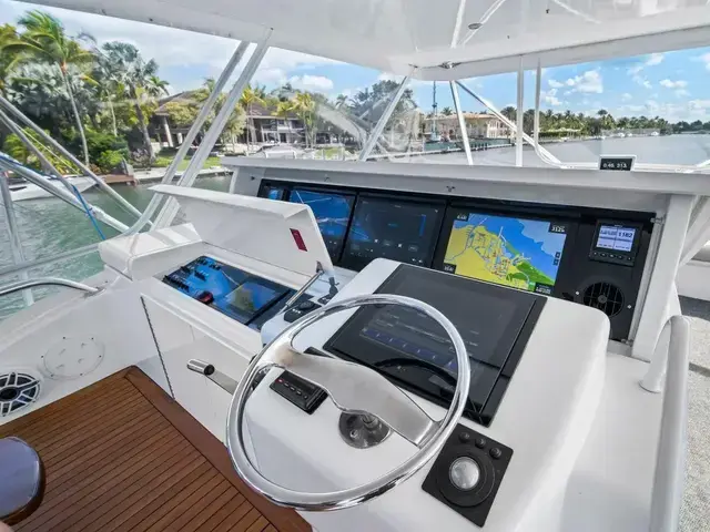 Hatteras 68 Convertible