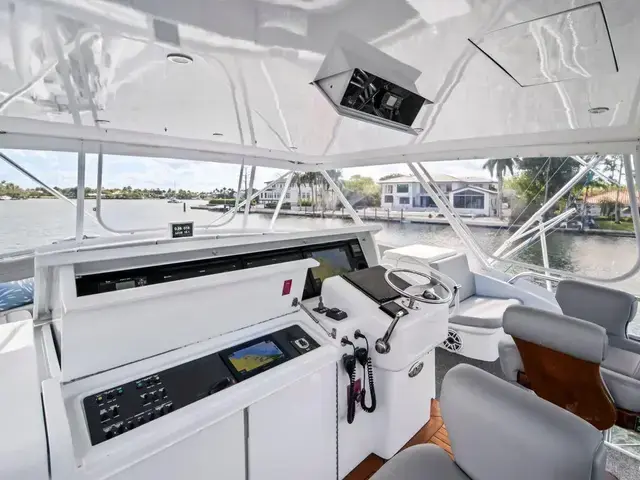 Hatteras 68 Convertible