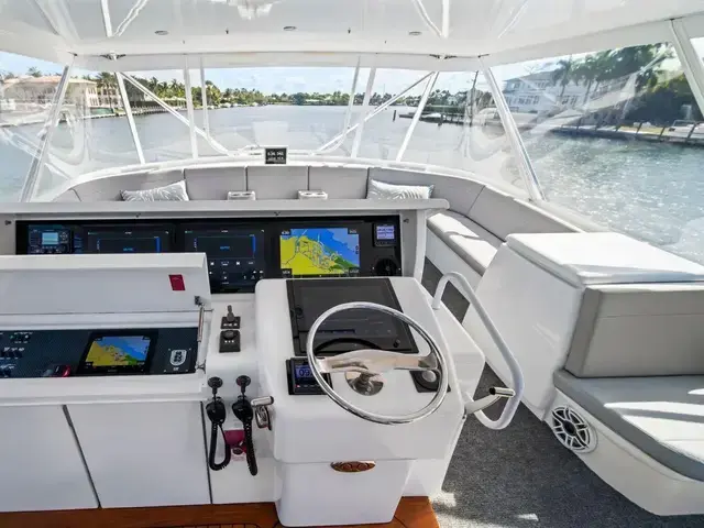 Hatteras 68 Convertible