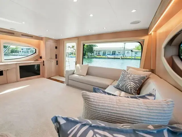 Hatteras 68 Convertible