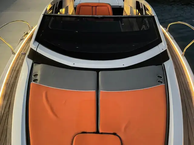 Fairline F33