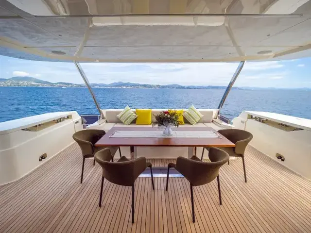 Ferretti Yachts 920