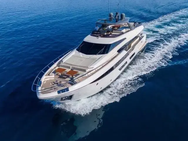 Ferretti Yachts 920