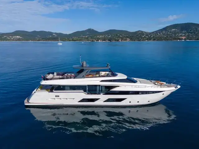 Ferretti Yachts 920