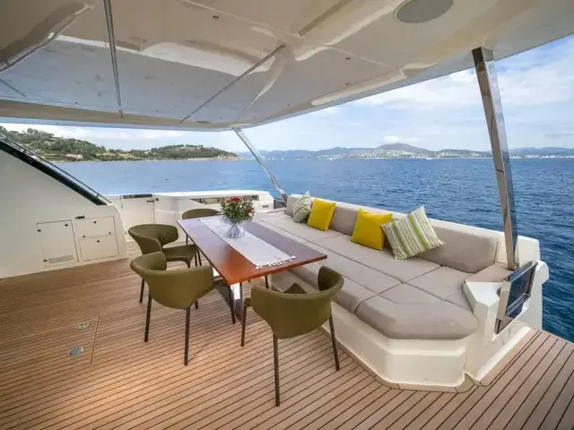 Ferretti Yachts 920