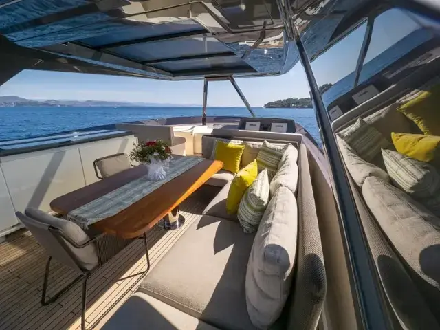 Ferretti Yachts 920