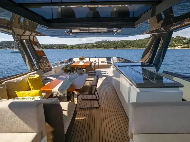 Ferretti Yachts 920