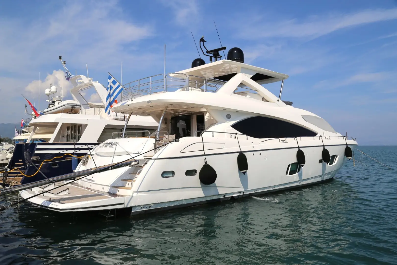 2011 Sunseeker 88 yacht