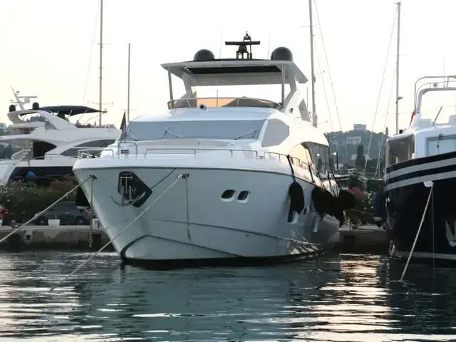 Sunseeker 88 Yacht