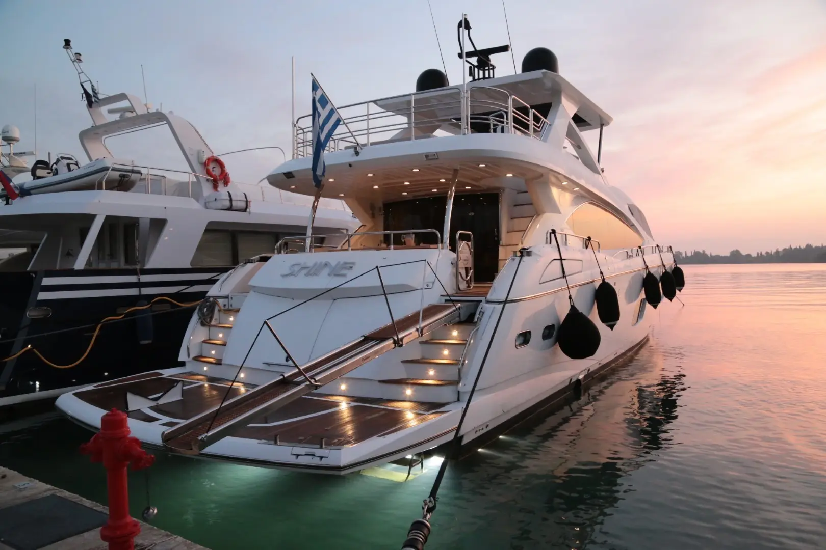 2011 Sunseeker 88 yacht