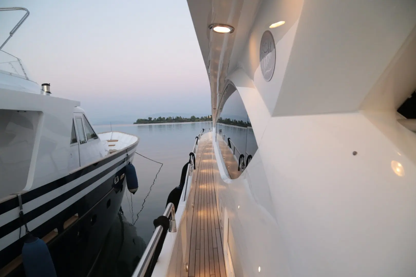 2011 Sunseeker 88 yacht