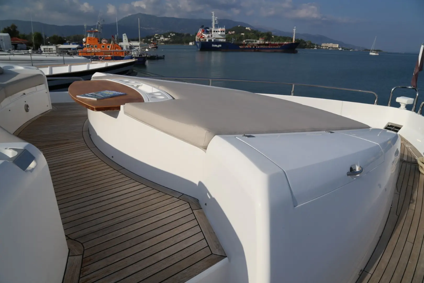 2011 Sunseeker 88 yacht