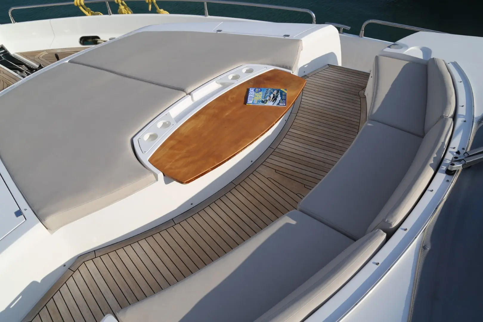 2011 Sunseeker 88 yacht