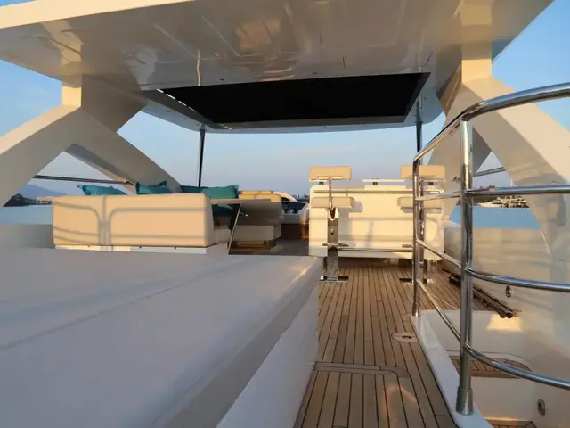 Sunseeker 88 Yacht