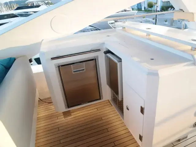 Sunseeker 88 Yacht