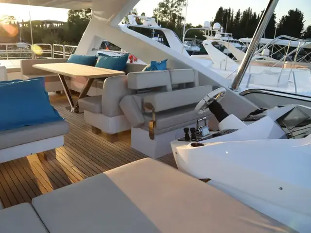 Sunseeker 88 Yacht