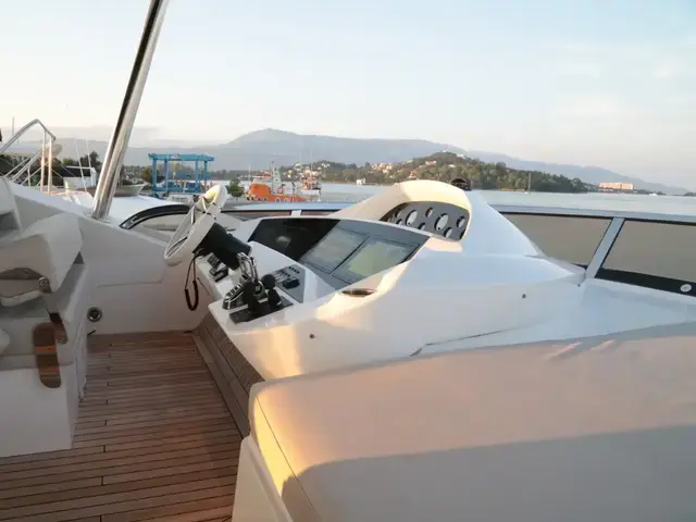 Sunseeker 88 Yacht