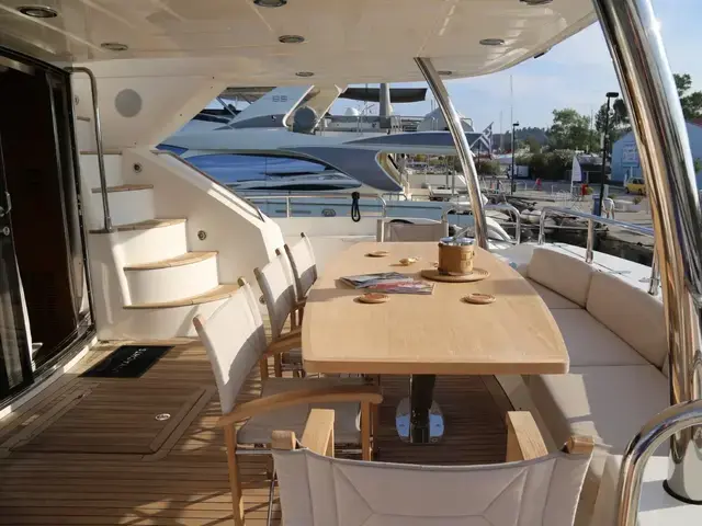 Sunseeker 88 Yacht