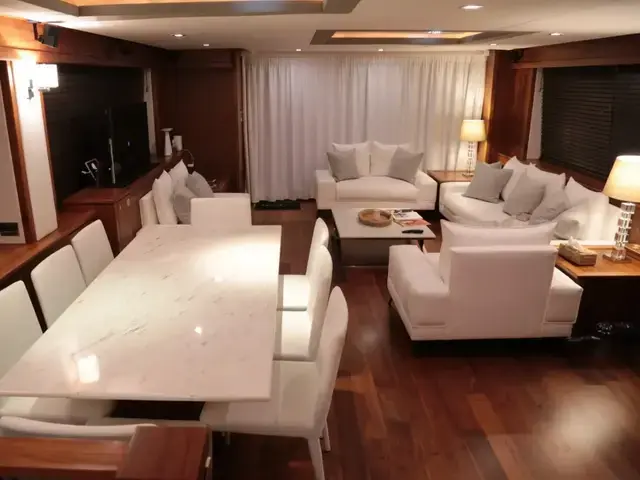 Sunseeker 88 Yacht