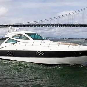 2009 Cruisers Yachts 520 Sports Coupe