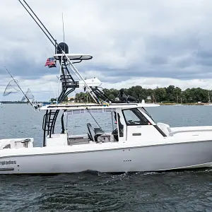 2017 Everglades Boats 435 CC