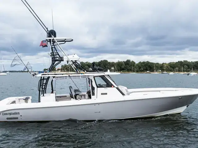 Everglades Boats 435 CC