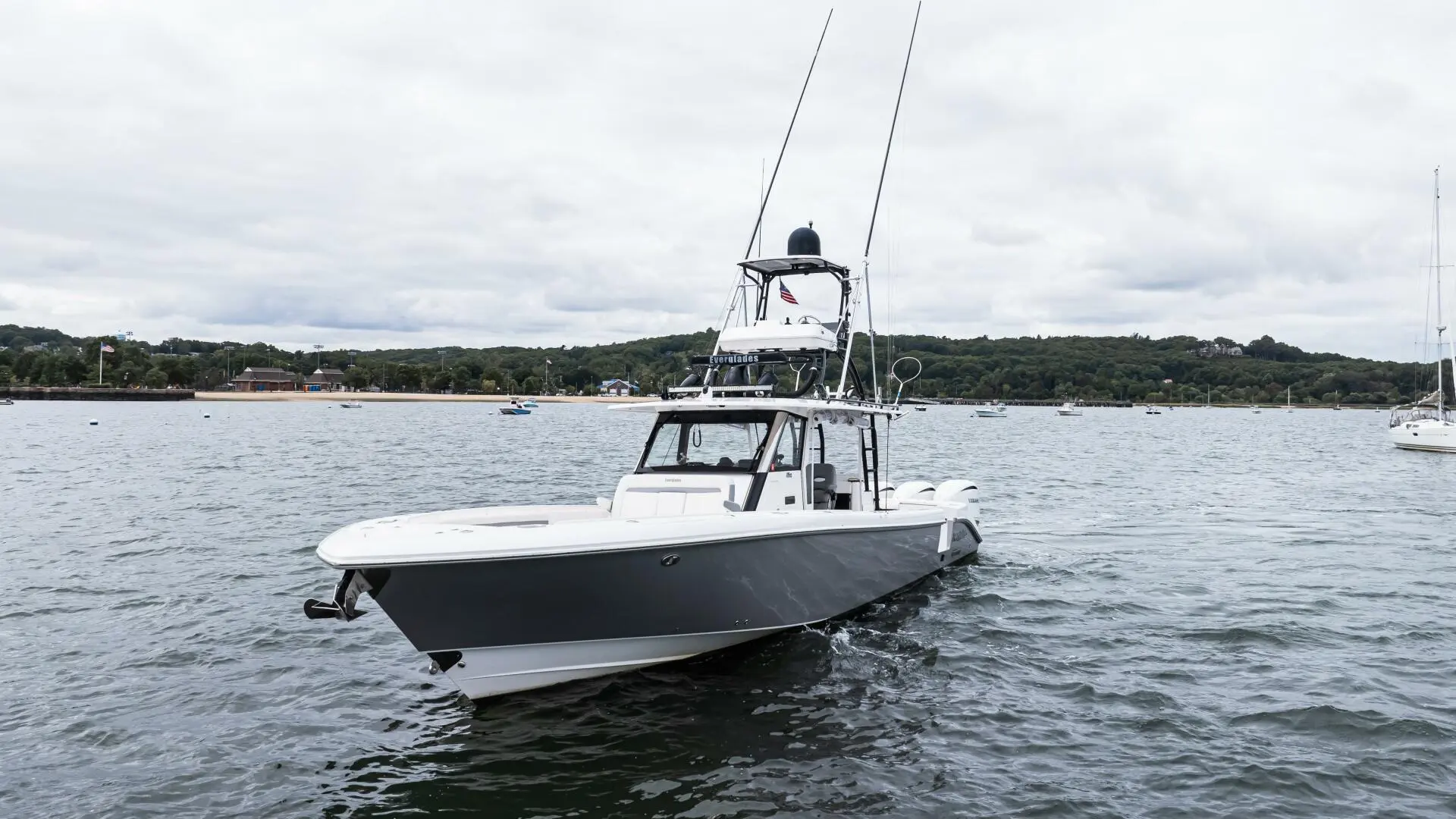 2017 Everglades Boats 435 cc