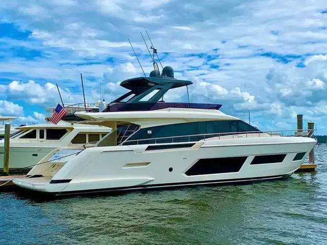 Ferretti Yachts 670