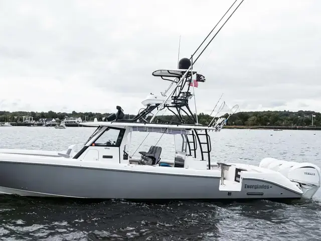 Everglades Boats 435 CC