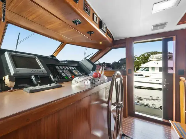 Hatteras Cockpit Motoryacht