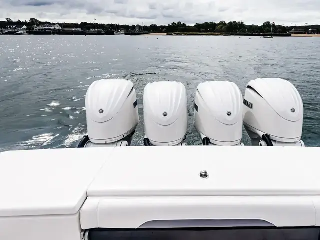 Everglades Boats 435 CC