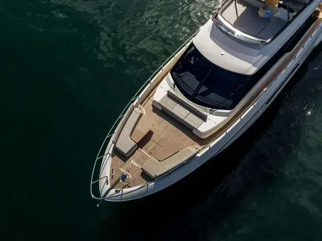 Ferretti Yachts 670