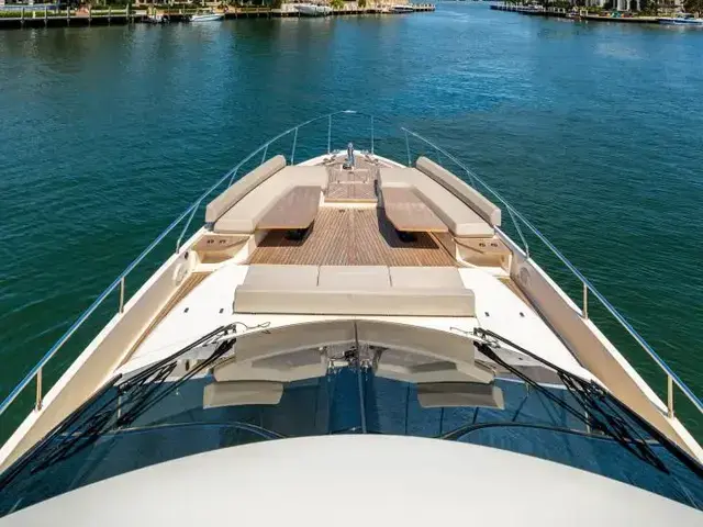 Ferretti Yachts 670