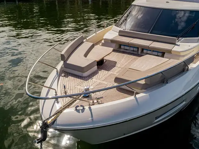 Ferretti Yachts 670