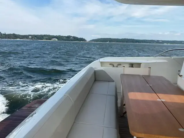 Ferretti Yachts 670