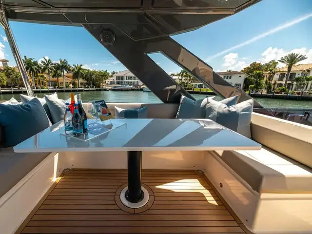 Ferretti Yachts 670