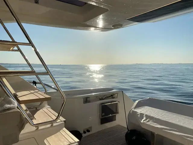 Ferretti Yachts 670