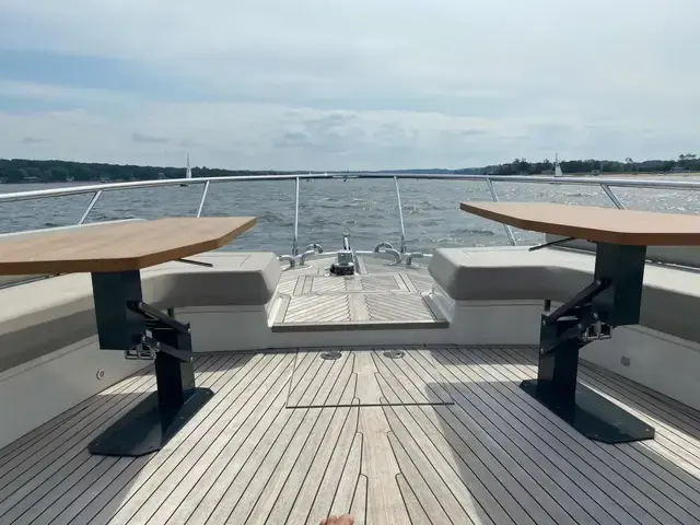 Ferretti Yachts 670