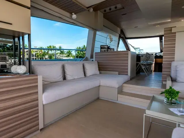 Ferretti Yachts 670