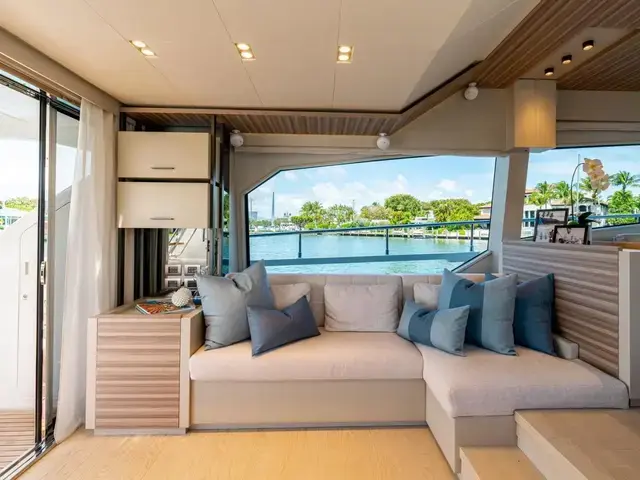 Ferretti Yachts 670