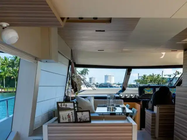 Ferretti Yachts 670