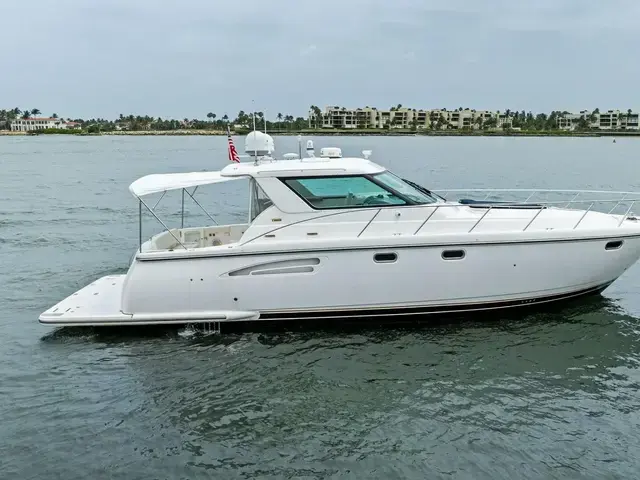 Tiara 44