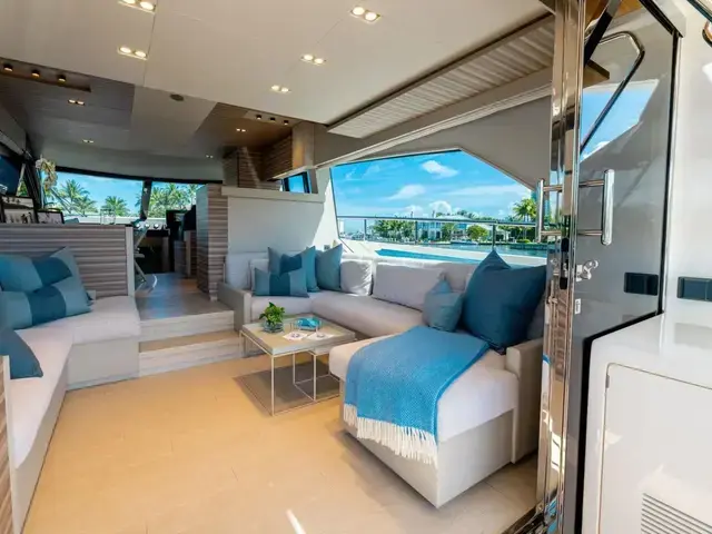 Ferretti Yachts 670